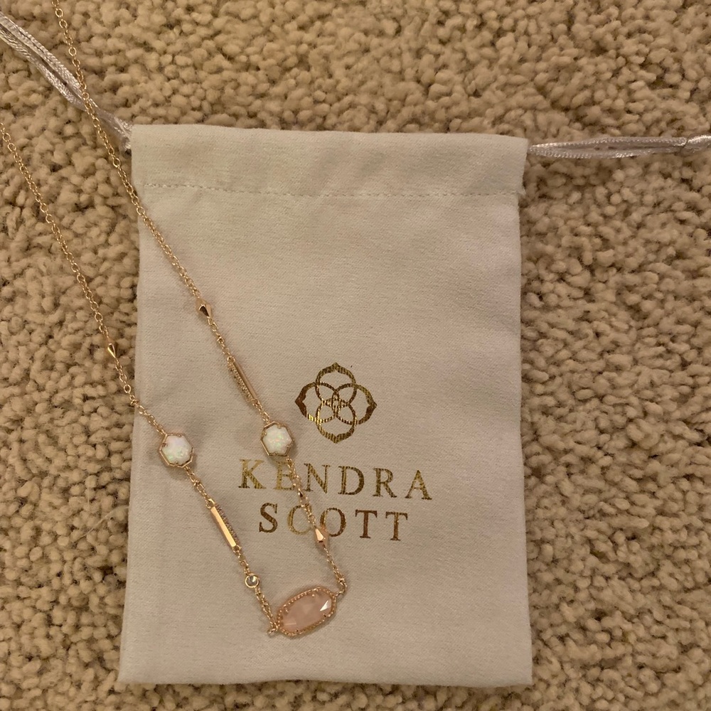 Kendra Scott necklace